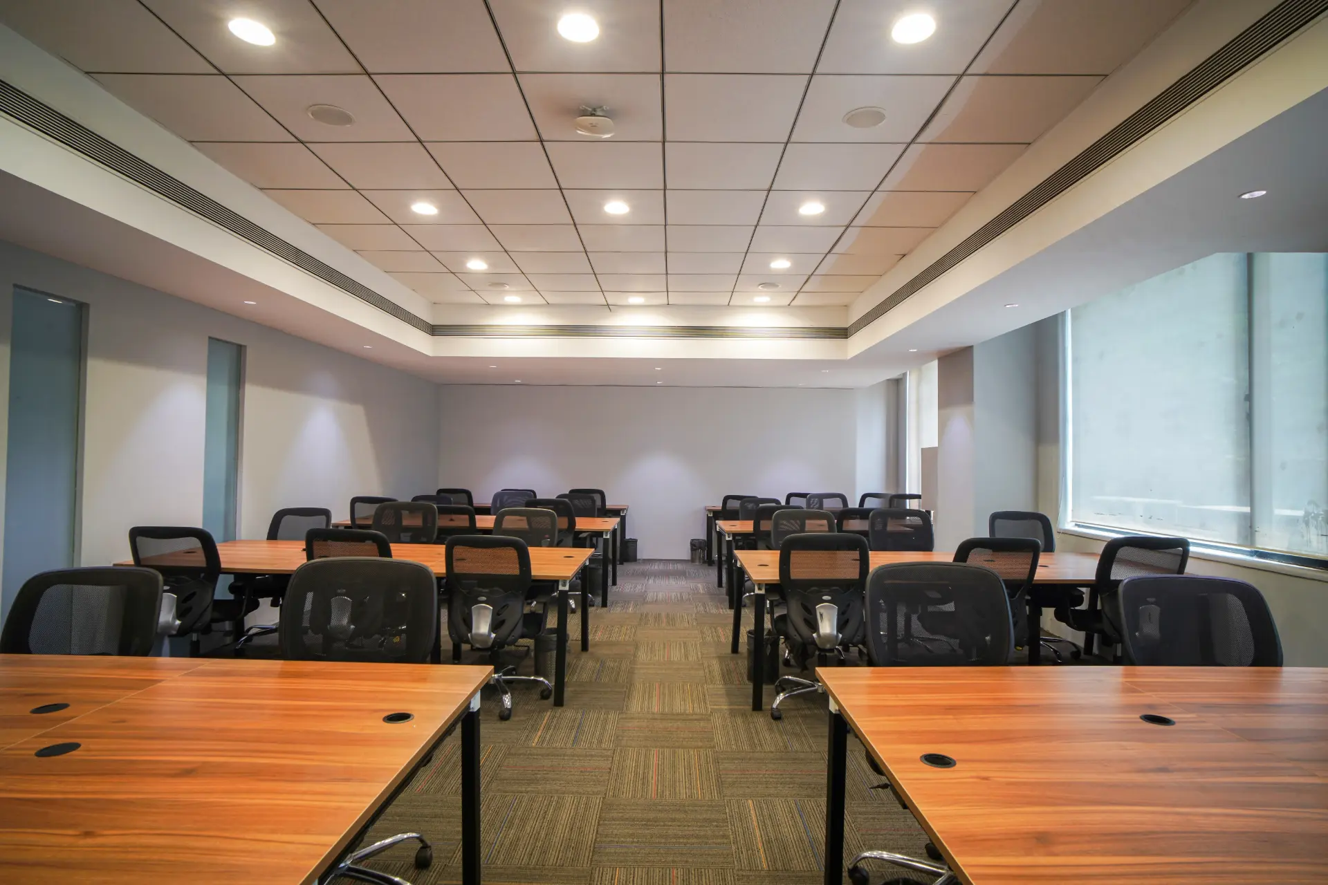 Classroom Style Seating at YesssWorks Andheri, Ackruti Softech Park