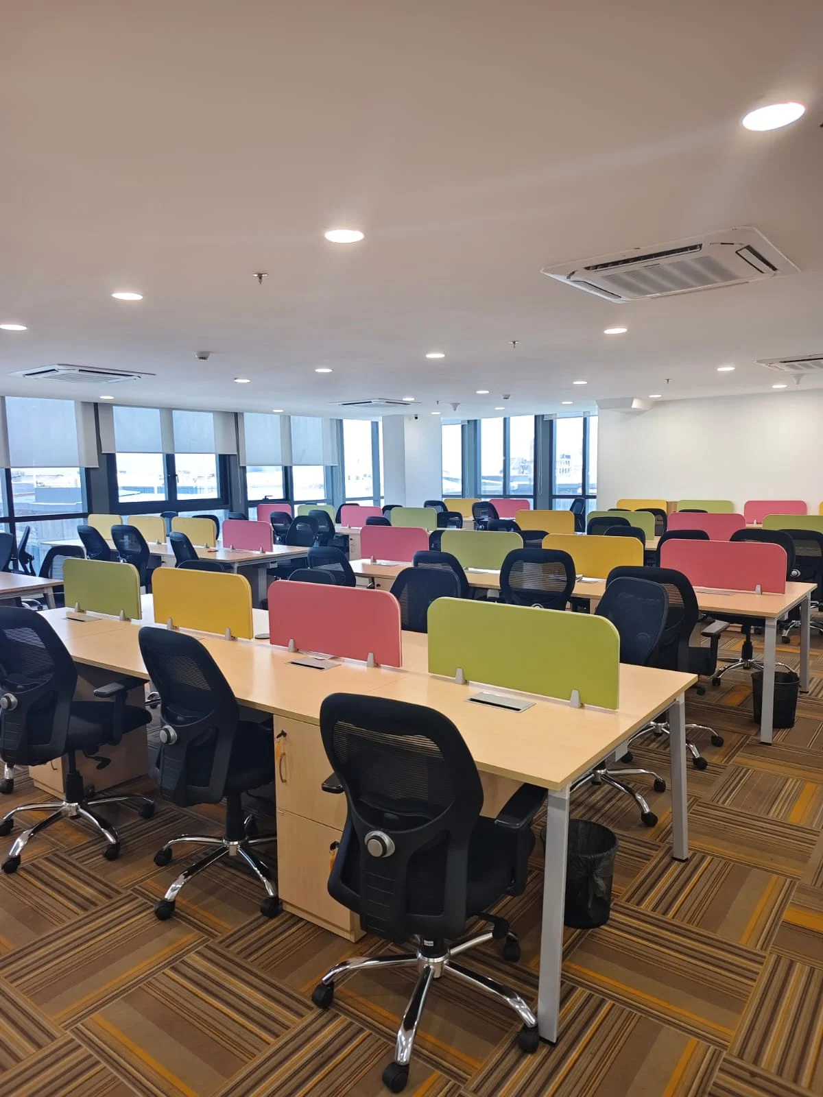 Team Bays with Screens at YesssWorks Andheri