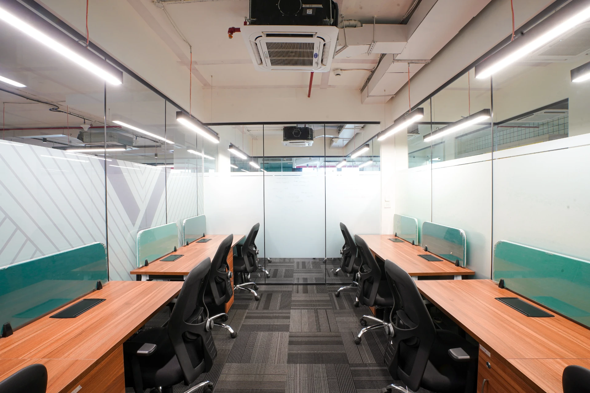 Window Side Desk Rows at YesssWorks Mumbai and Navi Mumbai